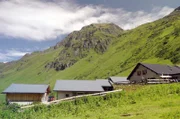 Die Alpe Vergalden liegt auf etwa 1.800 Metern Höhe im Montafon, einem Hochgebirgstal des österreichischen Bundeslandes Vorarlberg.