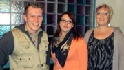 Trödelprofi Otto Schulte (li.) mit Laura (Mitte) und Helga (re.)