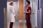 (l-r) Jessy Schram als Hannah Asher , Brian Tee als Ethan Choi