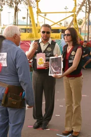 William Petersen (Gil Grissom), Jorja Fox (Sara Sidle).