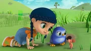 Wissper, Peggy und Mäuserich Markus versuchen, die kleine Maus Cindy aus dem Wühlmausloch zu locken, in das sie sich verkrochen hat.