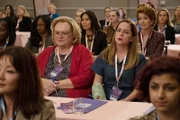 Christine Baskets (Louie Anderson, l.); Martha (Martha Kelly, r)