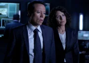 Chief Carl Villante (Yancey Arias, l.) und Agent Rachel McCord (Lisa Edelstein, r.) arbeiten im aktuellen Fall zusammen ...