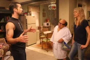 (v.l.n.r.) Mac (Rob McElhenney); Frank Reynolds (Danny DeVito); Dee Reynolds (Kaitlin Olson)