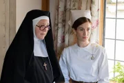 Sister Boniface (Lorna Watson, li.) und Rachel Denning (Brenda Bristow, re.).