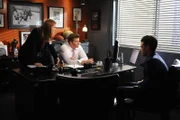 (v.l.n.r.) Temperance Brennan (Emily Deschanel, l.); Seeley Booth (David Boreanaz); James Aubrey (John Boyd)