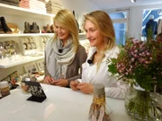 Lena (r.) und Shoppingbegleitung Katharina