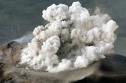 Der Vulkan Santiaguito in Guatemala ist vor weniger als hundert Jahren entstanden, aus erdgeschichtlicher Sicht nicht mehr als ein Wimpernschlag. Der junge Feuerberg ist ständig aktiv, so dass ein Aufstieg unmöglich ist.