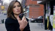 Detective Olivia Benson (Mariska Hargitay) findet bei einem Zeugen eindeutige Utensilien, die auf Brandstiftung hinweisen. Hat sie den Täter gefunden?