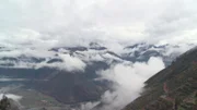 Wolken und Berge