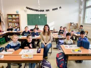 Lisa Gadenstätter mit den Schüler*innen der Vorschulklasse der GTVS Rzehakgasse.