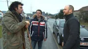 (v.l.) Versicherungsdetektiv Patrick Hufen, KFZ-Sachverständiger Heinz Dederichs und Stuntman Wolfram Huber rekonstruieren den Unfallhergang.