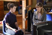 Sheldon Cooper (Iain Armitage, l.); Paige (Mckenna Grace, r.)