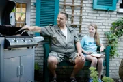Kurt (Oliver Fleischer) und Marie (Laurena Marisol Lehrich) haben ihre gemeinsame Leidenschaft für saftiges Grillfleisch entdeckt.