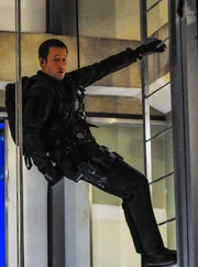 McGarrett (Alex O'Loughlin) must help his mother (Christine Lahti) execute a covert op to retrieve an incriminating microfiche.