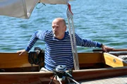 ARD WAPO BODENSEE FOLGE 42, "Hasadeure", am Dienstag (05.01.21) um 18:50 Uhr im ERSTEN. Bootsbesitzer Helmut Pohl (Ralf Beckord) gerät mit dem Segler Lorenz Haller aneinander. © ARD/Laurent Trümper, honorarfrei - Verwendung gemäß der AGB im engen inhaltlichen, redaktionellen Zusammenhang mit genannter ARD-Sendung bei Nennung "Bild: ARD/Laurent Trümper" (S2). ARD-Programmdirektion/Bildredaktion, Tel: 089/5900-23534, bildredaktion@DasErste.de