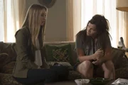 Zoe (Taissa Farmiga, l.) wird von Schuldgefühlen geplagt und erhofft sich bei Kyles Mutter Alicia Spencer (Mare Winningham, r.) Linderung, doch schließlich kommt alles ganz anders ...