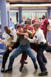 (l-r) Rick LeFevour Jr. als Devon Conroy, Brian Tee als Ethan Choi