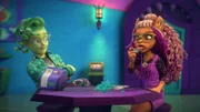 v.li.: Deuce Gorgon, Clawdeen Wolf