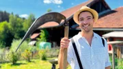 Auf einem 200 Jahre alten Bauernhof  macht Ramon Babazadeh eine Zeitreise und lernt, was Entschleunigung bedeutet.
