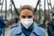 Sarah Tacke spricht mit den Menschen darüber, welche Rechnung sie mit Corona offen haben und wie die Pandemie ihr Leben verändert hat.