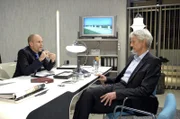 Robert (Mathieu Carrière, r.) sucht ein ehrliches Gespräch mit Gerrit (Lars Löllmann, l.).