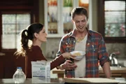 Nachdem Wade (Wilson Bethel, r.) mehr oder weniger Schuld an der Trennung von Judson und Zoe (Rachel Bilson, l.) ist, herrscht zwischen ihm und Zoe ein eiskaltes Verhältnis ...