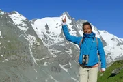 Pia ist auf der Suche nach Abenteuer im Hochgebirge. Am Fuße des Großglockners, mit 3789 m der höchste Berg Österreichs, ist sie genau richtig.