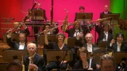 Das Titellied „Die Welt ist elefantastisch!“ hört André in einer ganz besonderen Version: Es wird vom WDR-Rundfunkorchester gespielt.