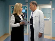 ARD/MDR IN ALLER FREUNDSCHAFT - FOLGE 676, "Fehldiagnose", am Dienstag (17.02.15) um 21:00 Uhr im ERSTEN. Sarah Marquardt (Alexa Maria Surholt) hat Dr. Brentano einen Fall entzogen. Als Sarah Roland eine Abmahnung für Brentano unterschreiben lassen will, weigert er sich und lässt die neue Klinikleiterin einfach stehen.