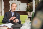 Hubert und Girwidz interviewen Professor Reinfreid Gluck (Oliver Stritzel, l.), einen Kollegen des Toten. Hat er was mit dem Mord zu tun?