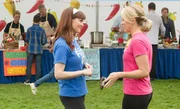 (v.li.): Sara Rue (Nancy Granville), Jessica St. Clair (Chloe Brown Mueller).