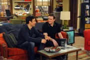 Ted (Josh Radnor, l.), Marshall (Jason Segel, r.) und Barney starten mit einer neuen "Trilogie-Zeit", wo sie sich alle drei Jahre zusammensetzen, um die "Star Wars"-Trilogie anzuschauen und sich ihr Leben in den kommenden drei Jahren auszumalen ...