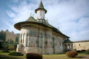 Das Kloster Sucevita in der Bukowina ist eines der schönsten Rumäniens. Es ist innen und außen dicht mit Fresken bedeckt.