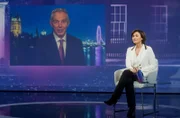 Zu Gast bei Moderatorin Sandra Maischberger (r): Tony Blair (ehemaliger britischer Premierminister).
