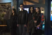 (v.l.n.r.) Mel Vera (Melonie Diaz); Harry Greenwood (Rupert Evans);  Macy Vaughn (Madeleine Mantock); Maggie Vera (Sarah Jeffery)