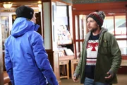 Dennis Reynolds (Glenn Howerton, l.); Charlie Kelly (Charlie Day, r.)