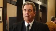 Dr. Barton Scully ( Beau Bridges )