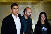 (v.l.n.r.) John (Jim Caviezel); Max (Scott Adsit); Brittany (Abbi Snee)