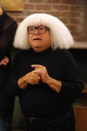 Frank Reynolds (Danny DeVito)