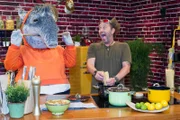 TanzTapir ist hungrig. Wann hat Tom endlich das Essen fertig.