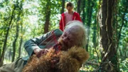 Schock für Jane: Der vermeintlich hilfsbedürftige Frank fällt plötzlich über ihren Hund her.