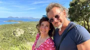 Britta und Andreas aus Dorsten genießen ihre gemeinsame Zeit vor der malerischen Küste von Sardinien.