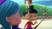 Gemeinsam mit Pinocchio (re.) versucht Betulla (li.) Zauberer Kiblik zu beeindrucken.