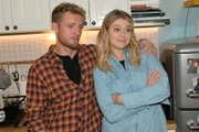 Paul (Niklas Osterloh) und Alicia (Josefin Bressel) wollen sich nicht auf das Ernährungsexperiment von Nihat und Erik einlassen.