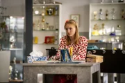 Chiara (Jamila Kara Kichakuro Weintritt) beobachtet einen Streizt zwischen Maxi (Kiana Ben Attou) und Elly (Nelly Borodina).