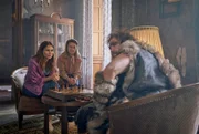 Emma (Cristina do Rego, li.), Svenni (Sina Tkotsch, mi.), Urs (Jan van Weyde, re.).