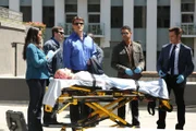 In einem Wassertank wird die Leiche einer jungen Frau gefunden. Lanie Parish (Tamala Jones, l.), Castle (Nathan Fillion. 3.v.l.), Esposito (Jon Huertas, 2.v.r.) und Ryan (Seamus Dever, r.) übernehmen den Fall ...