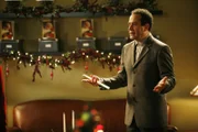 Monk (Tony Shalhoub) hat Zweifel daran, dass der verhaftete Mann wirklich der Mörder der zwei getöteten Frauen namens Julie Teeger ist. Schwebt Natalies Tochter Julie immer noch in Lebensgefahr?  +++