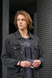 Nate Macauley (Cooper van Grootel)